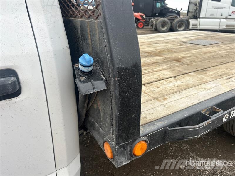 Ford F-550 XLT 4x4 Crew Cab Flatbed Truck Flatbed / Dropside trucks