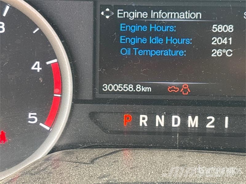Ford F-550 XLT 4x4 Crew Cab Service Truck Komunalna vozila