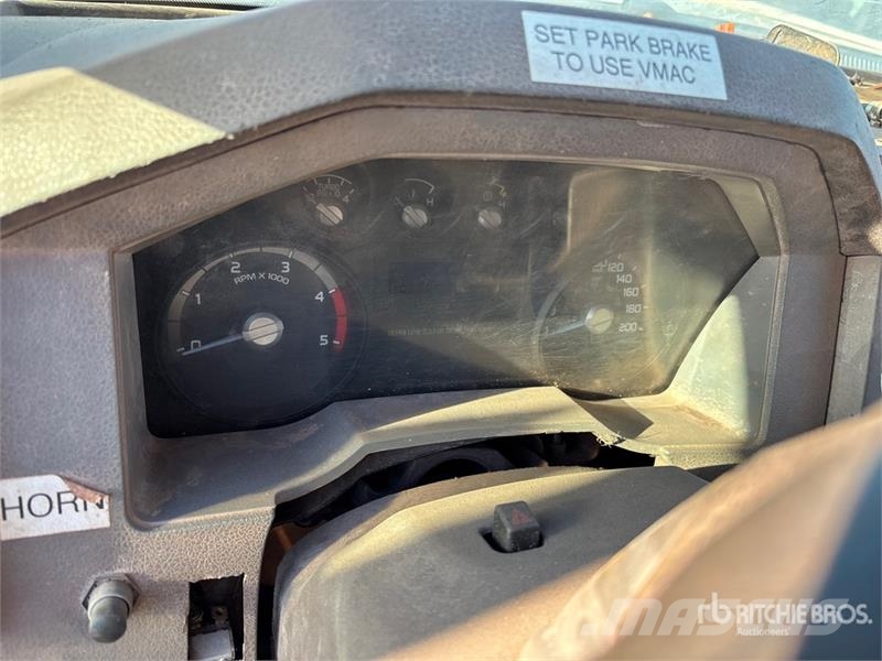 Ford F-550 XLT 4x4 Crew Cab Service Truck (Inoperable) Camiões Municipais / Uso Geral