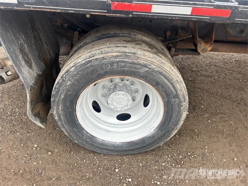 Ford F-550 XLT 4x4 Crew Cab Flatbed Truck Flatbed / Dropside trucks