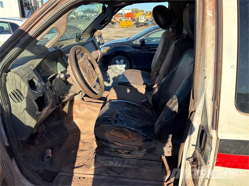Ford F-550 XLT 4x4 Crew Cab Service Truck (Inoperable) Camiões Municipais / Uso Geral