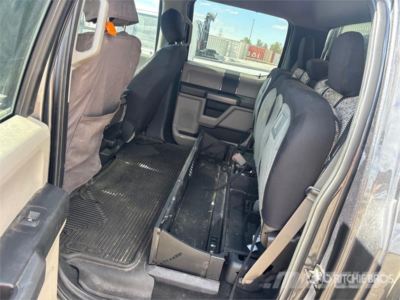 Ford F-550 XLT 4x4 Crew Cab Service Truck Komunalna vozila