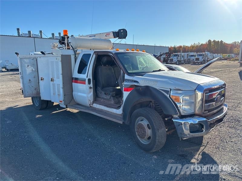 Ford F-550 XLT 4x4 Crew Cab Service Truck (Inoperable) Camiões Municipais / Uso Geral