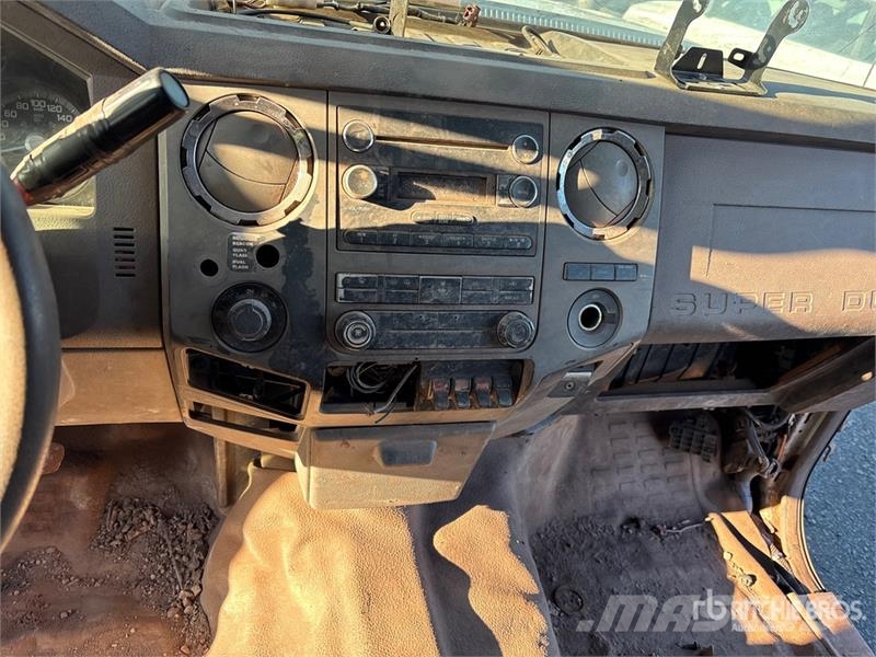Ford F-550 XLT 4x4 Crew Cab Service Truck (Inoperable) Camiões Municipais / Uso Geral