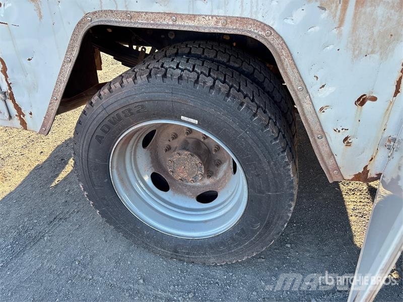 Ford F-550 XLT 4x4 Crew Cab Service Truck (Inoperable) Camiões Municipais / Uso Geral