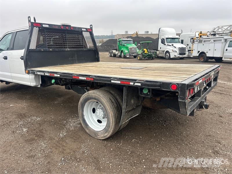 Ford F-550 XLT 4x4 Crew Cab Flatbed Truck Flatbed / Dropside trucks