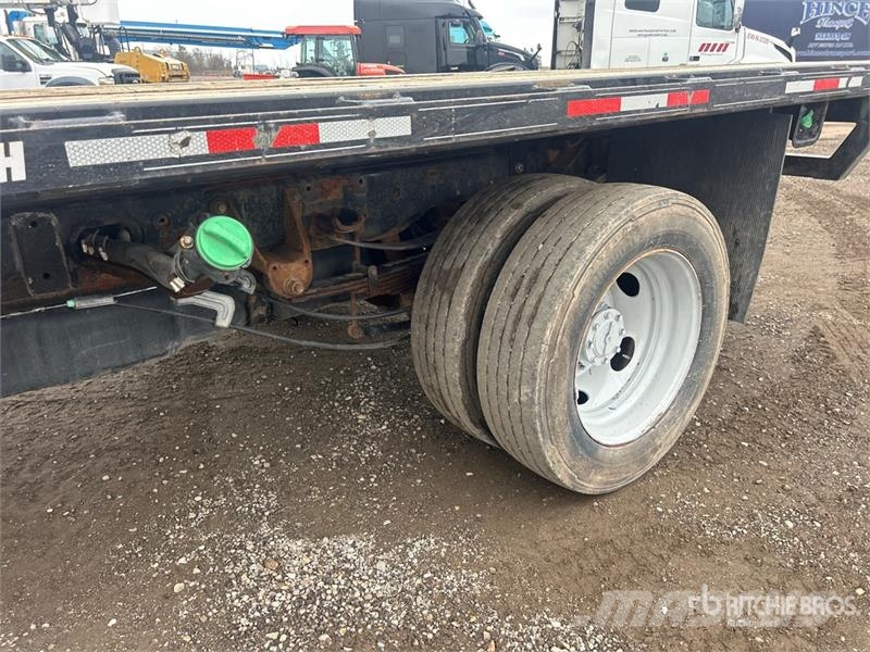 Ford F-550 XLT 4x4 Crew Cab Flatbed Truck Flatbed / Dropside trucks