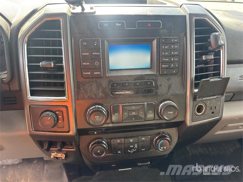 Ford F-550 XLT 4x4 Crew Cab Service Truck Komunalna vozila