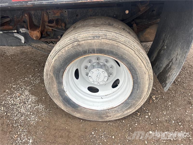 Ford F-550 XLT 4x4 Crew Cab Flatbed Truck Flatbed / Dropside trucks