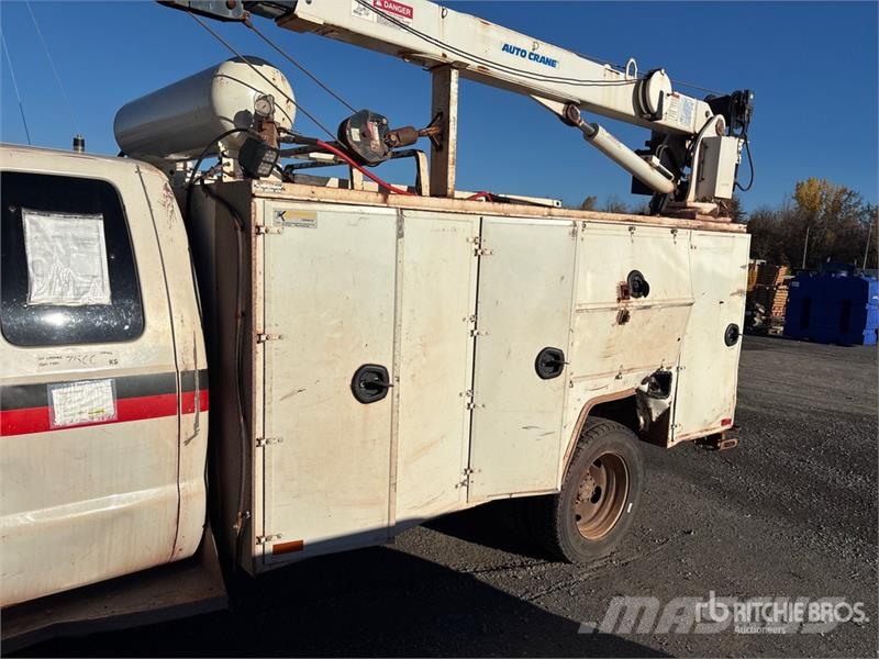 Ford F-550 XLT 4x4 Crew Cab Service Truck (Inoperable) Camiões Municipais / Uso Geral