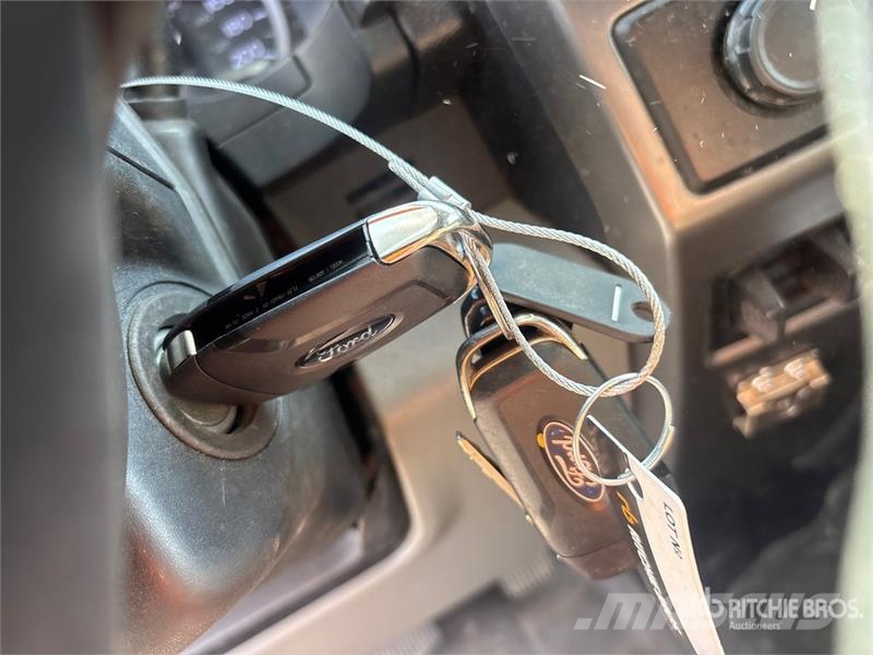 Ford F-550 XLT 4x4 Crew Cab Service Truck Komunalna vozila