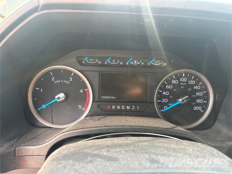 Ford F-550 XLT 4x4 Crew Cab Service Truck Komunalna vozila