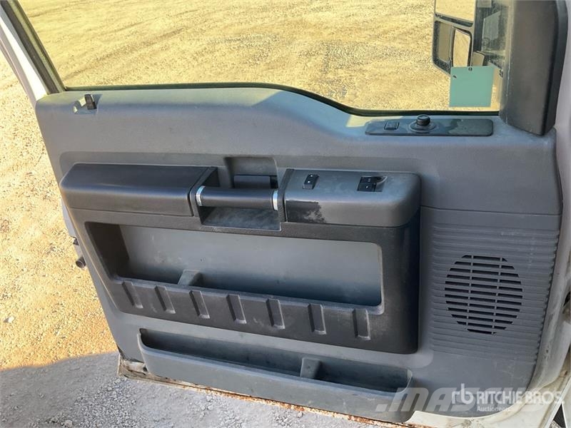 Ford F-550 XLT 4x4 Extended Cab Service Truck Kommunalt / generelt kjøretøy