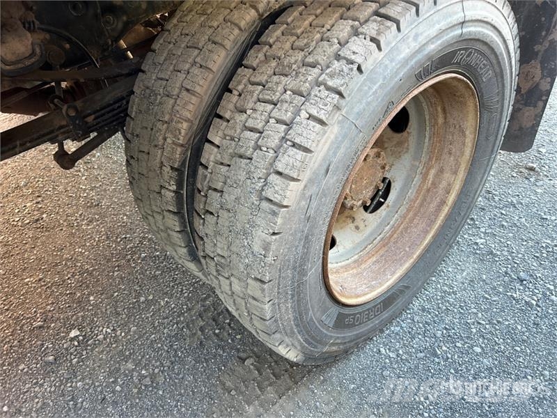 Ford F-550 XLT 4x4 Extended Cab Flatbed Truck (Inoperab Camiones de cama baja