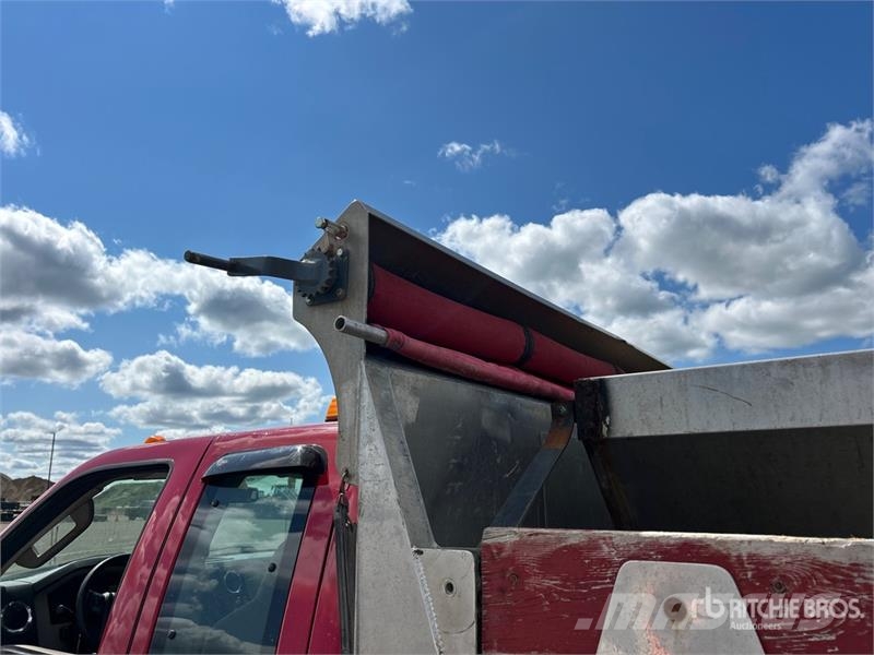 Ford F-550 XLT 4x4 Extended Cab Snow Plow Truck Municipal / general purpose vehicles