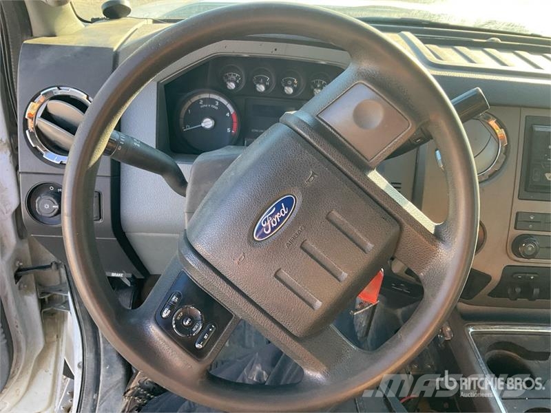 Ford F-550 XLT 4x4 Extended Cab Service Truck Kommunalt / generelt kjøretøy