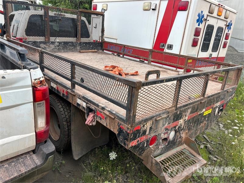 Ford F-550 XLT 4x4 Extended Cab Flatbed Truck (Inoperab Camion con sponde ribaltabili