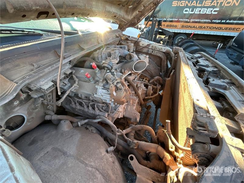 Ford F-550 XLT 4x4 Extended Cab Flatbed Truck (Inoperab Camiones de cama baja