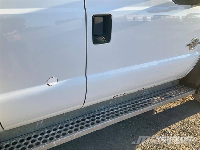 Ford F-550 XLT 4x4 Extended Cab Service Truck Kommunalt / generelt kjøretøy