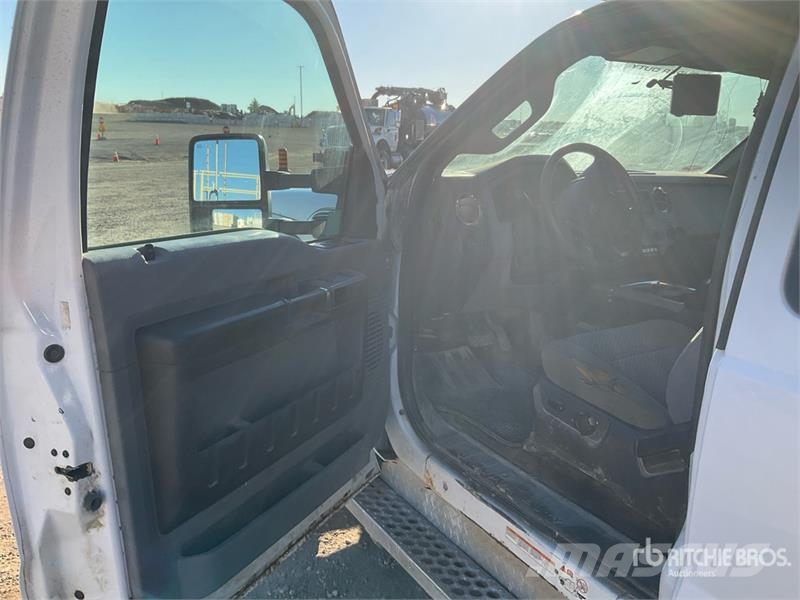 Ford F-550 XLT 4x4 Extended Cab Service Truck Kommunalt / generelt kjøretøy