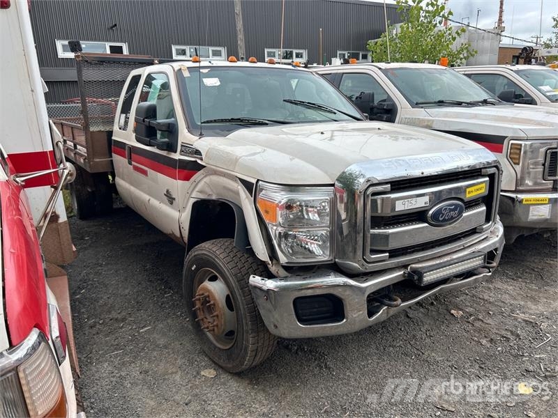 Ford F-550 XLT 4x4 Extended Cab Flatbed Truck (Inoperab Camion con sponde ribaltabili