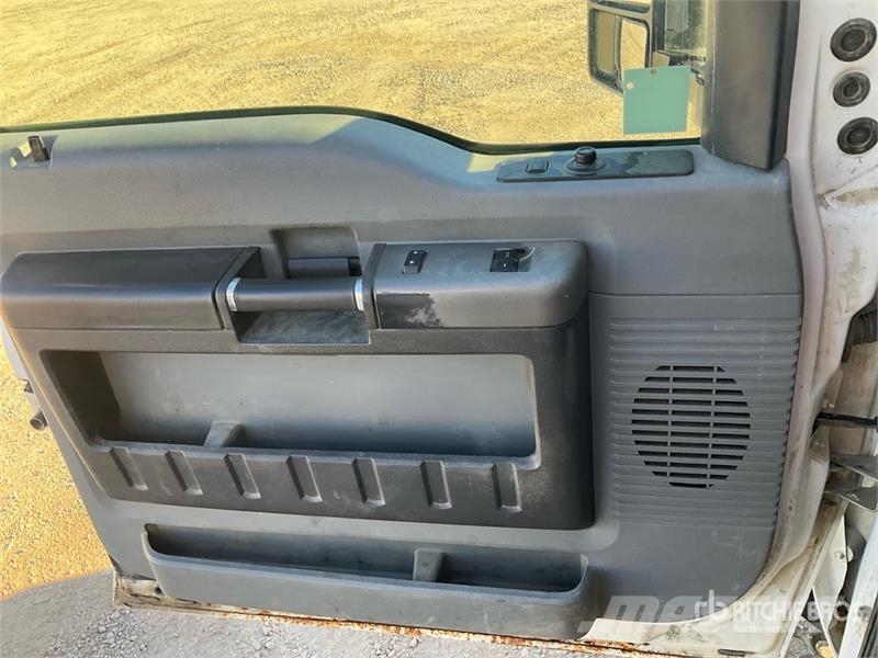 Ford F-550 XLT 4x4 Extended Cab Service Truck Kommunalt / generelt kjøretøy