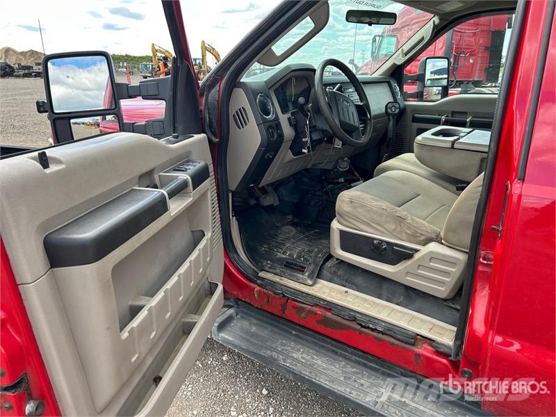 Ford F-550 XLT 4x4 Extended Cab Snow Plow Truck Municipal / general purpose vehicles