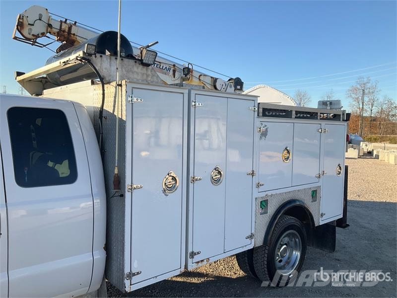 Ford F-550 XLT 4x4 Extended Cab Service Truck Kommunalt / generelt kjøretøy