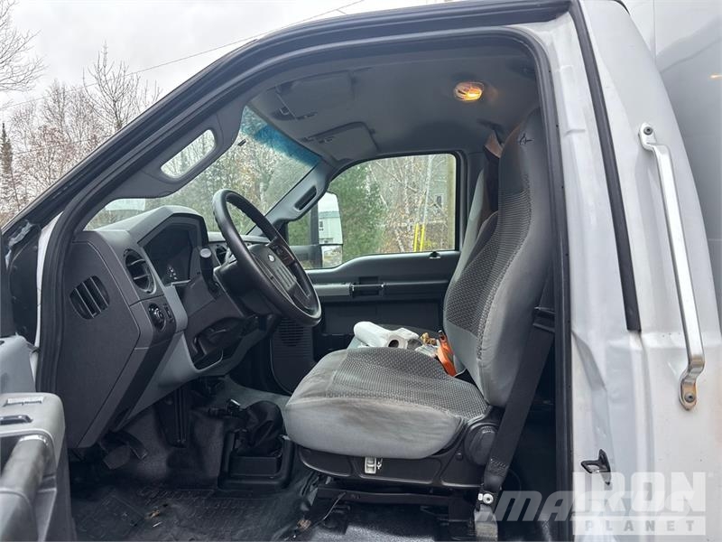 Ford F-650 4x2 Van Truck Camiones caja cerrada