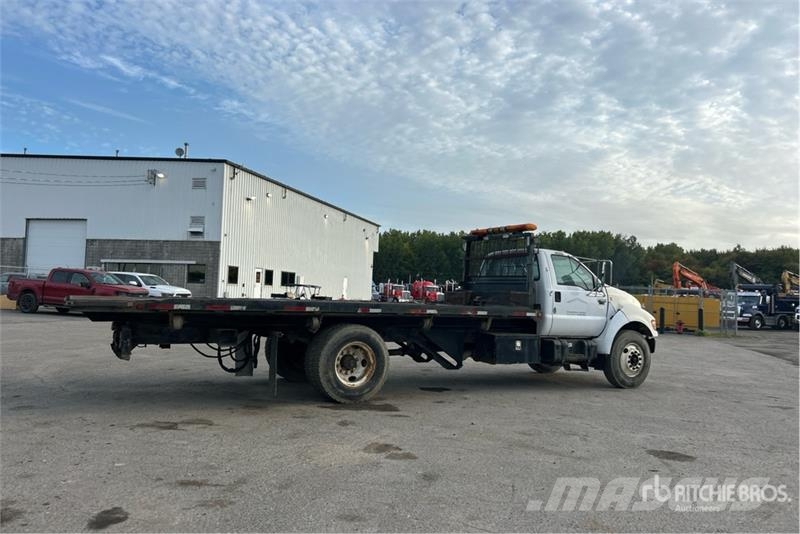 Ford F-650 XL 4x2 Flatbed Truck Flatbed / Dropside trucks