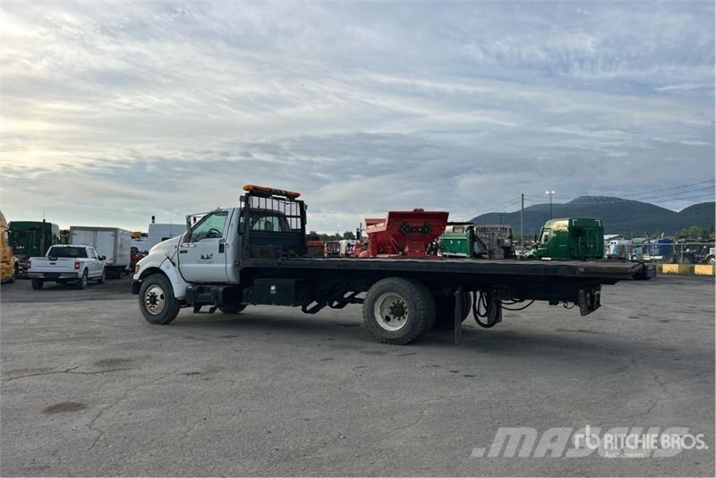 Ford F-650 XL 4x2 Flatbed Truck Flatbed / Dropside trucks