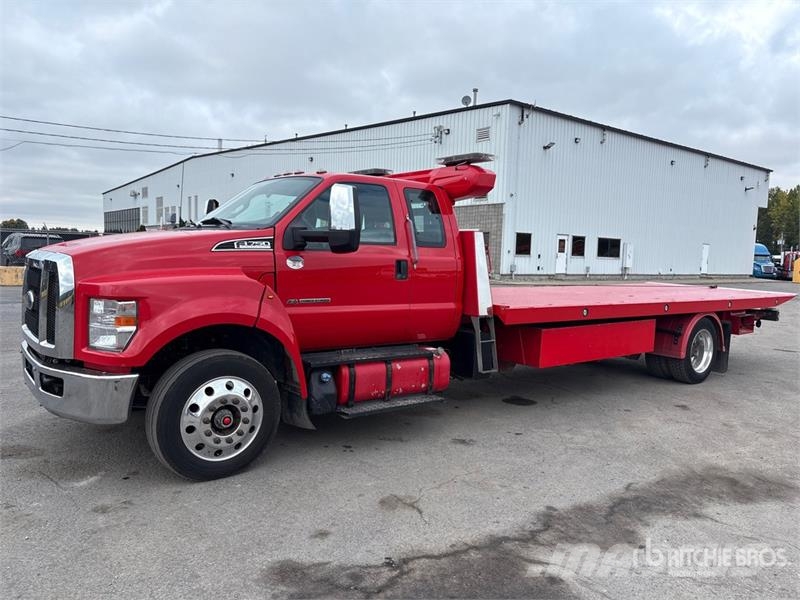 Ford F-750 4x2 Extended Cab Rollback Truck Camion dépannage