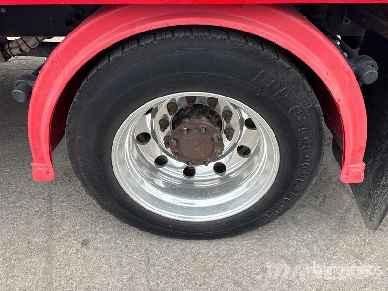 Ford F-750 4x2 Extended Cab Rollback Truck Camion dépannage