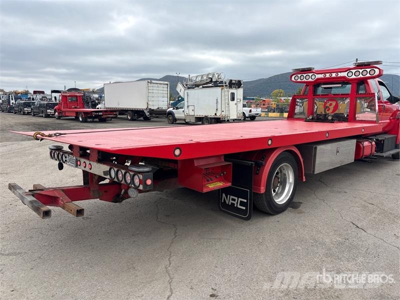 Ford F-750 4x2 Extended Cab Rollback Truck Camion dépannage