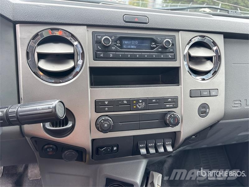 Ford F-750 4x2 Extended Cab Rollback Truck Camion dépannage