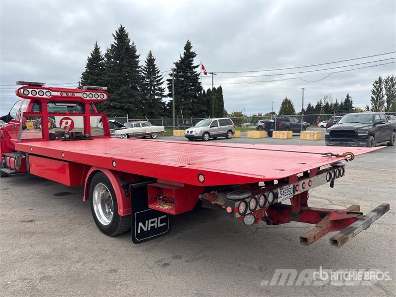 Ford F-750 4x2 Extended Cab Rollback Truck Camion dépannage