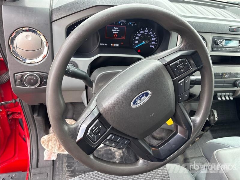 Ford F-750 4x2 Extended Cab Rollback Truck Camion dépannage