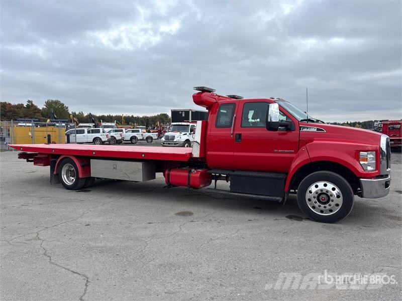 Ford F-750 4x2 Extended Cab Rollback Truck Camion dépannage