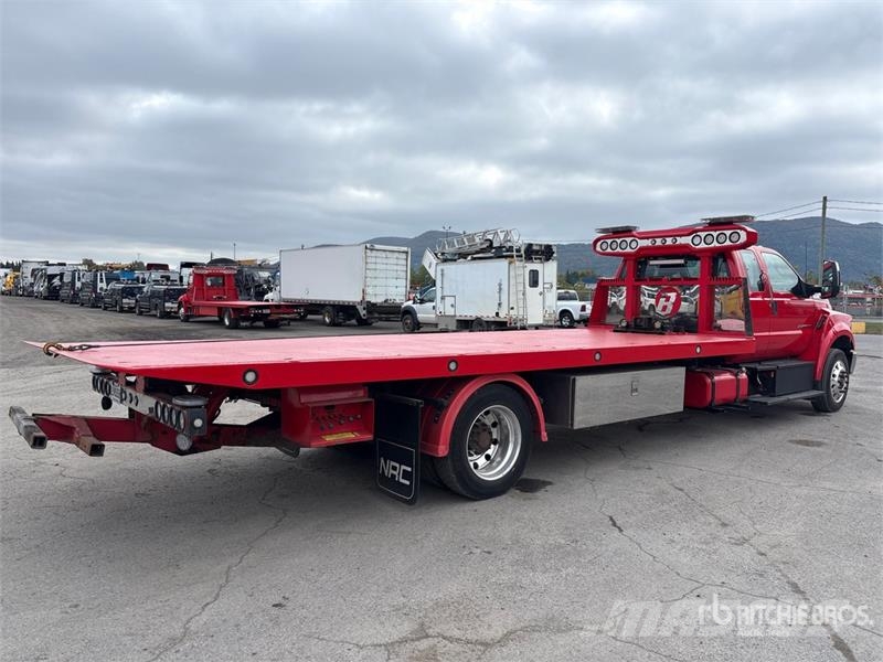 Ford F-750 4x2 Extended Cab Rollback Truck Camion dépannage