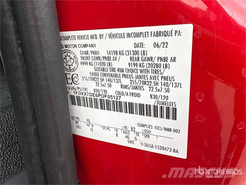 Ford F-750 4x2 Extended Cab Rollback Truck Camion dépannage