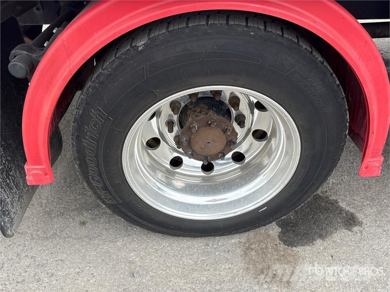 Ford F-750 4x2 Extended Cab Rollback Truck Camion dépannage
