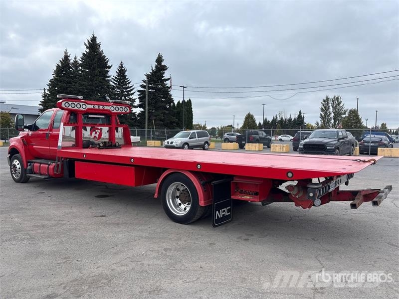 Ford F-750 4x2 Extended Cab Rollback Truck Camion dépannage