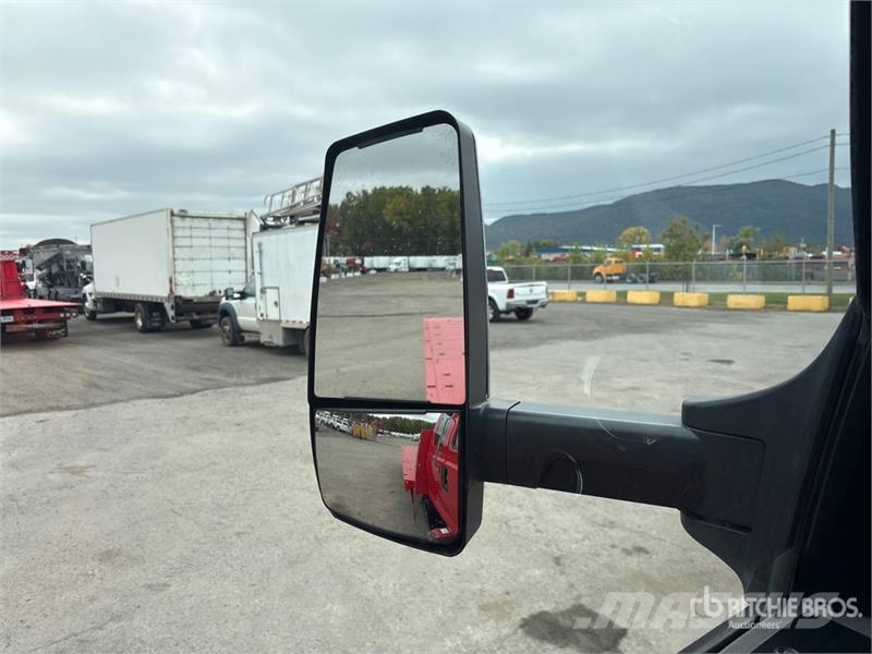Ford F-750 4x2 Extended Cab Rollback Truck Camion dépannage
