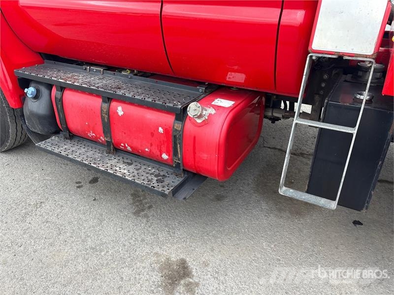 Ford F-750 4x2 Extended Cab Rollback Truck Camion dépannage
