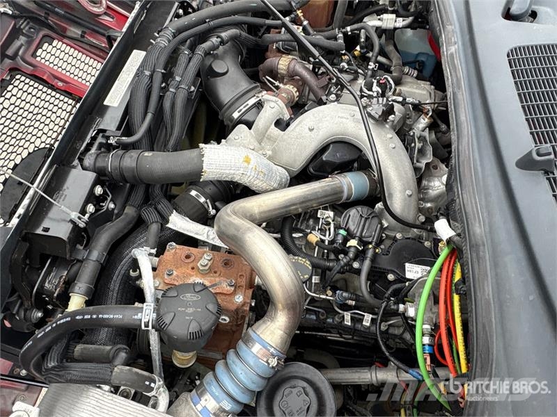 Ford F-750 4x2 Extended Cab Rollback Truck Camion dépannage
