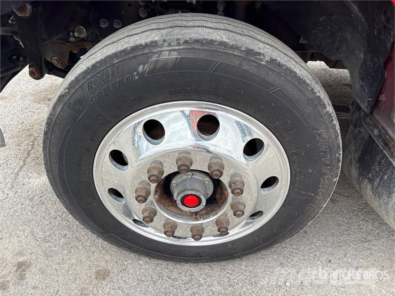 Ford F-750 4x2 Extended Cab Rollback Truck Camion dépannage