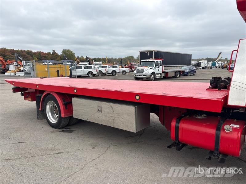 Ford F-750 4x2 Extended Cab Rollback Truck Camion dépannage