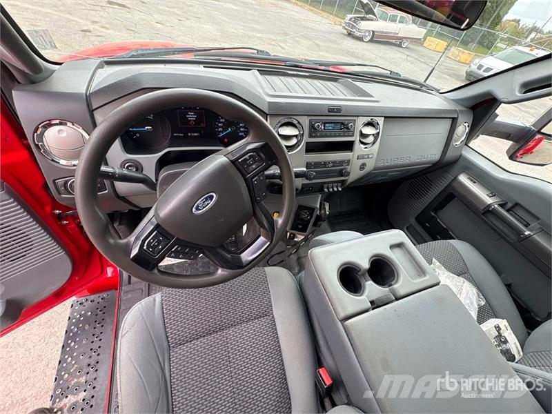 Ford F-750 4x2 Extended Cab Rollback Truck Camion dépannage