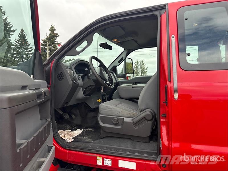 Ford F-750 4x2 Extended Cab Rollback Truck Camion dépannage