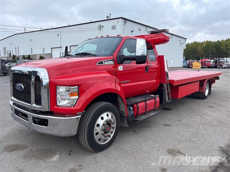 Ford F-750 4x2 Extended Cab Rollback Truck Camion dépannage